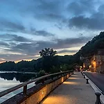 Au Coeur De Beynac, Superbe Maison Du Xive Siecle Avec Jardin Panoramique بيت للعطل