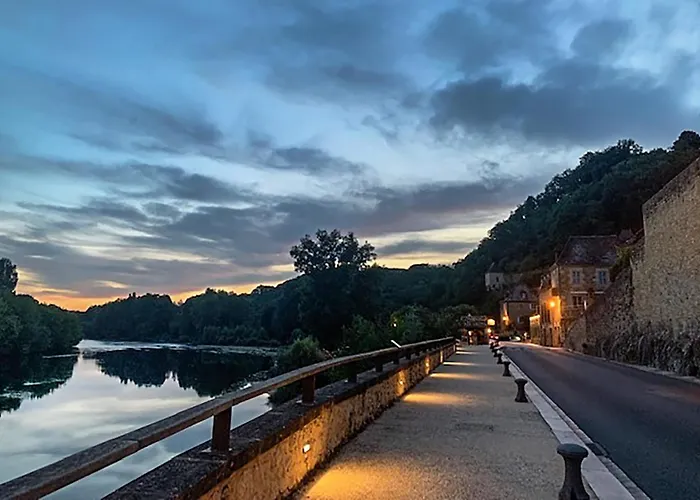 Au Coeur De Beynac, Superbe Maison Du Xive Siecle Avec Jardin Panoramique Feriehus